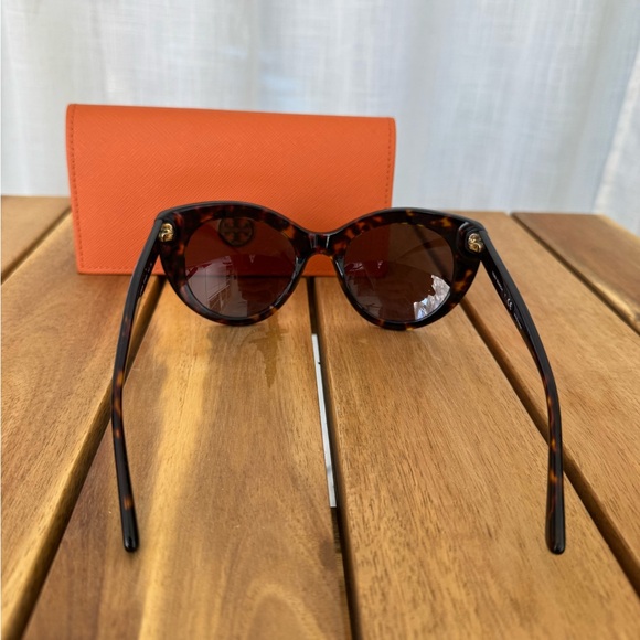 Tory Burch Tortoise Cat Eye Sunglasses Brown Gradient + Case - Picture 5 of 6